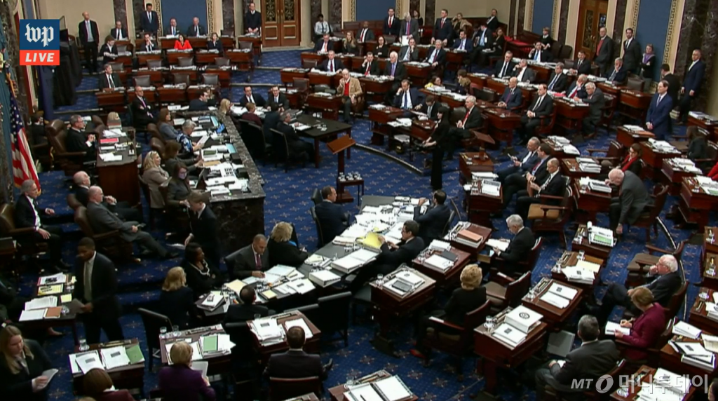 트럼프 탄핵 심판이 열린 미국 워싱턴 D.C. 캐피톨힐 상원의원. 첫날 탄핵심판은 현지시간 21일 오후 1시부터 이튿날 새벽 1시50분까지 무려 13시간 이어졌다./사진=워싱턴포스트 영상 캡처