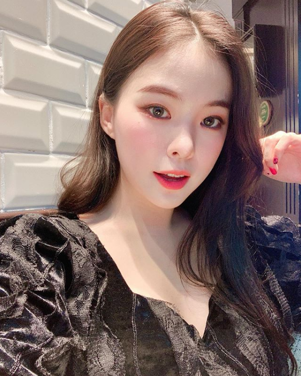 쇼핑몰 대표이자 유명 유튜버인 하늘. /사진=하늘 인스타그램