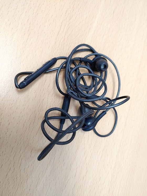 꼬일대로 꼬인 이어폰줄/사진=류준영 기자