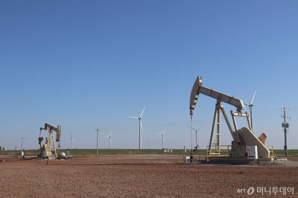 SK이노베이션이 2014년 미국 오클라호마주 광구에 마련한 셰일 생산시설. 이곳에서는 하루 2500배럴의 셰일이 생산된다./사진제공=SK이노베이션