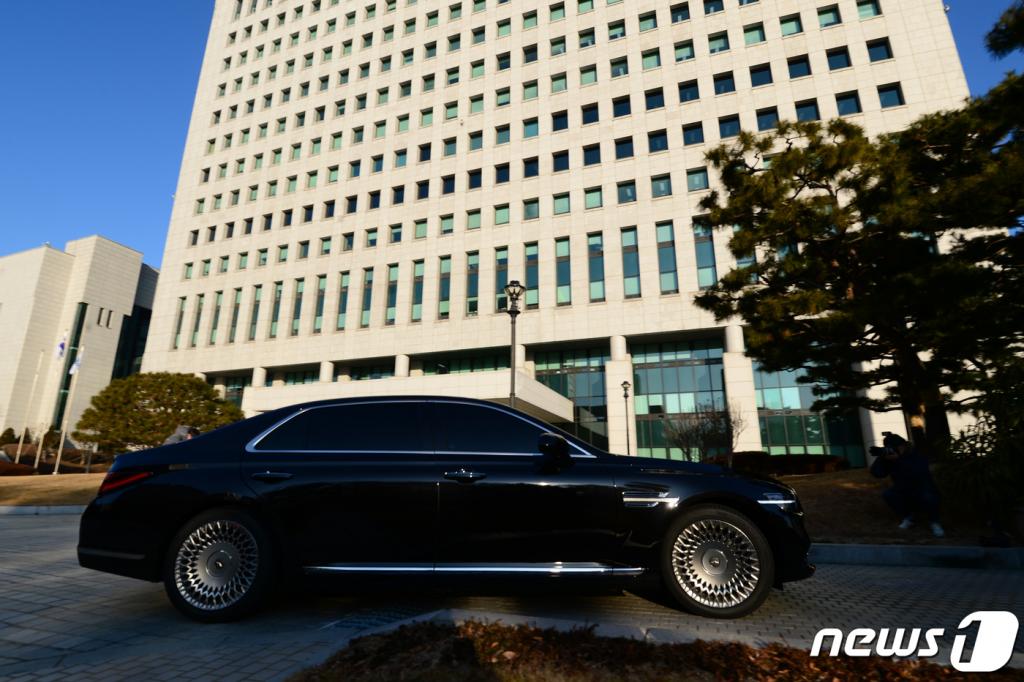 윤석열 검찰총장이 15일 오전 서울 서초구 대검찰청으로 출근하고 있다./사진=뉴스1