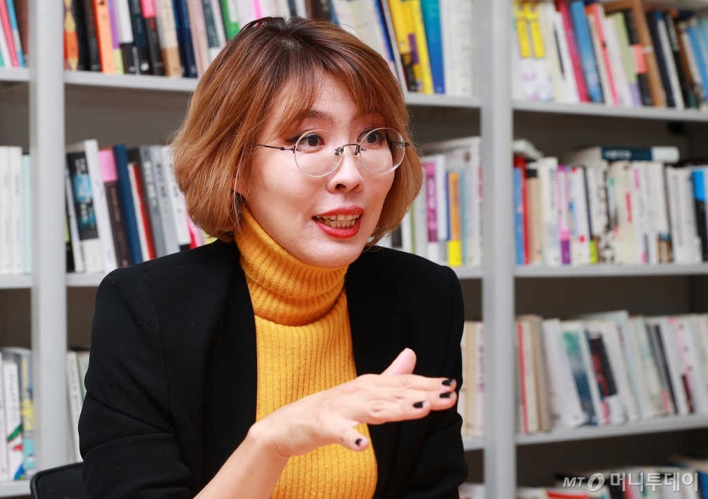 '제4회 한국과학문학상' 중단편 대상을 받은 황모과 작가. 그는 "희망은 발견하기 어렵지만, 그럼에도 발견해내고 싶다"고 힘줘 말했다. /사진=이동훈 기자