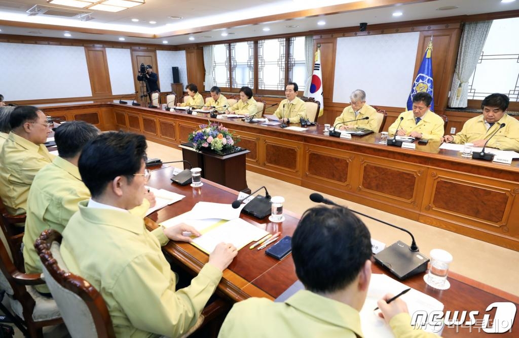 (서울=뉴스1) 이동해 기자 = 정세균 국무총리가 28일 오후 서울 종로구 정부서울청사에서 열린 신종 코로나바이러스 대응 관계장관회의에 참석해 발언하고 있다. 2020.1.28/뉴스1  <저작권자 © 뉴스1코리아, 무단전재 및 재배포 금지>