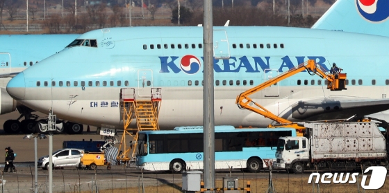 우리 정부가 신종 코로나바이러스 감염증(우한폐렴)의 발원지인 중국 우한시와 인근 지역에 고립돼 있는 우리 국민 720명을 귀국시키기 위해 30일 오전 첫 전세기를 출발시킬 계획이었으나, 일정이 지연됐다. / 사진제공=뉴스1