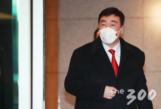 싱하이밍(邢海明) 신임 주한중국대사가 30일 오후 인천국제공항을 통해 입국하고 있다.
