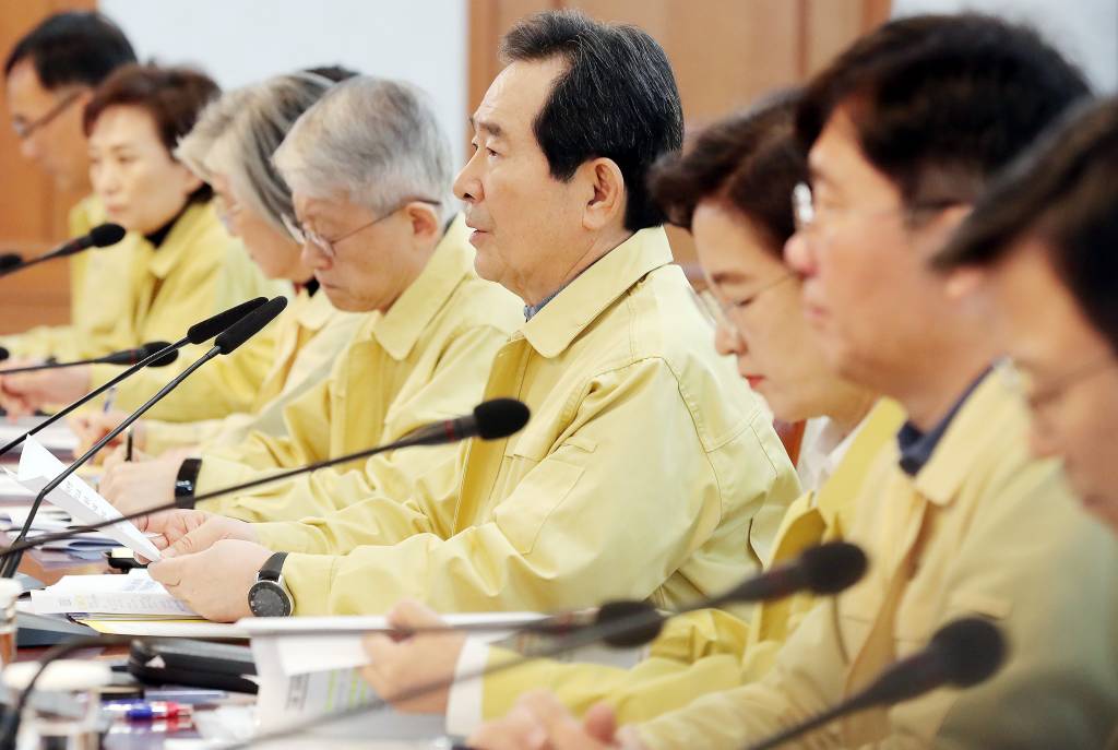 정세균 국무총리가 2일 오후 서울 종로구 정부서울청사에서 열린 '신종 코로나바이러스 감염증 대응 확대 회의'에 참석해 모두발언을 하고 있다. /사진=김창현 기자 chmt@