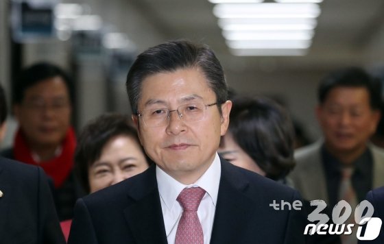 (서울=뉴스1) 김명섭 기자 = 황교안 자유한국당 대표가 6일 서울 여의도 국회에서 열린 최고위원회의에 참석하고 있다. 2020.2.6/뉴스1