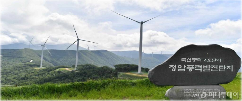 강원도 정선군 고한읍 만항재 일원에 자리한 정암 풍력발전단지 모습./사진제공=한국에너지공단