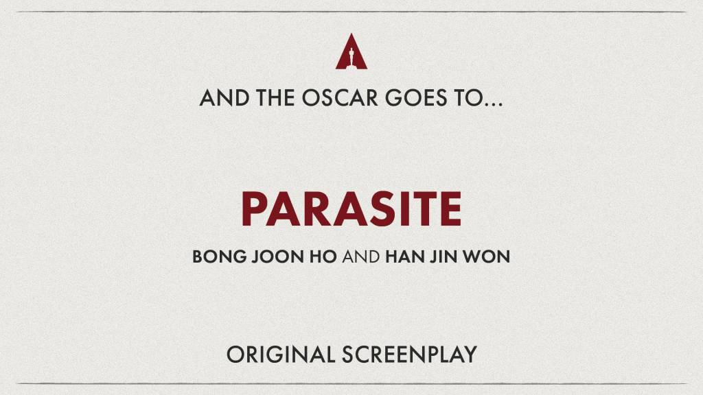 [서울=뉴시스] 봉준호 감독이 9일(현지시간) 미국 캘리포니아주 로스앤젤레스의 돌비 극장에서 열린 제92회 아카데미 시상식에서 영화 '기생충'으로 각본상을 수상했다. (사진=제92회 아카데미 트위터 캡처) 2020.02.10.  photo@newsis,com