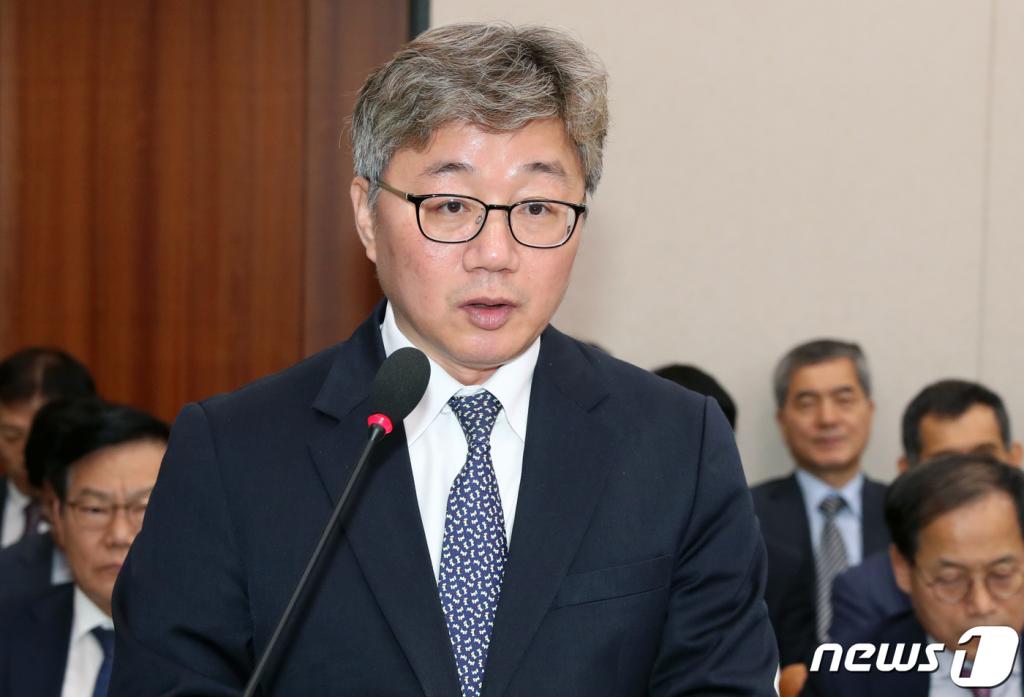 채희봉 한국가스공사 사장이 15일 서울 여의도 국회에서 열린 산업통상자원중소벤처기업위원회의 한국가스공사 한국석유공사 한국광물자원공사 대한석탄공사 등에 대한 국정감사에서 업무현황보고를 하고 있다. 2019.10.15/사진=뉴스1