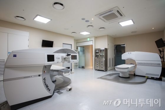 비앤빛 강남밝은세상안과 수술장비 '비쥬맥스' / 사진제공=비앤빛