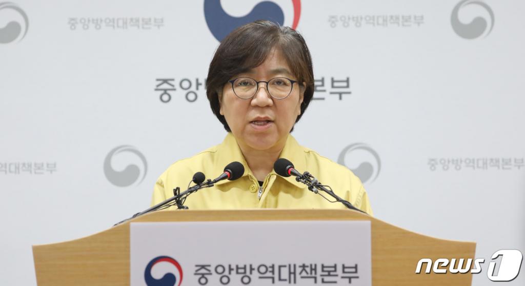 정은경 질병관리본부장이 12일 충북 청주시 오송읍 질병관리본부 브리핑실에서 신종코로나(코로나19) 국내 발생 현황 브리핑을 하고 있다. /사진=뉴스1