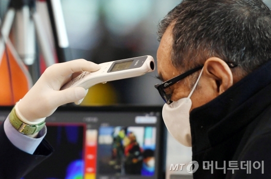 레벨D 방호복을 착용한 의료진. / 사진제공=서울대병원