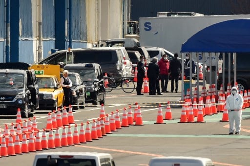 하선한 승객을 기다리는 택시들. /사진=AFP