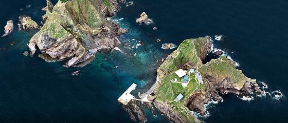 한국지질자원연구원 자원탐사개발연구센터가 드론(무인기)와 3차원(D) 프린팅 기술 등을 이용해 독도를 실제와 같은 VR(가상현실)로 재현했다. 이를 통해 독도의 암반균열 상태, 풍화 정도, 토층 침식 등 지표·지형·지질 공간정보를 얻을 수 있다/자료=한국지질자원연구원 자원탐사개발연구센터