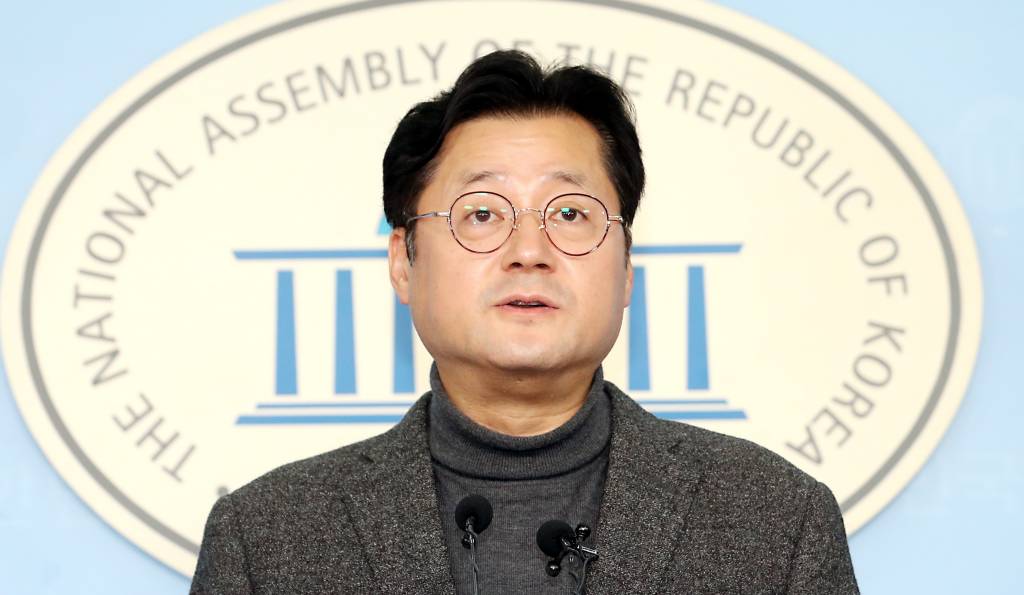 국회 행정안전위 홍익표 더불어민주당 간사가 3일 오후 서울 여의도 국회 정론관에서 기자회견을 열고 과거사 법안과 어린이교통안전 법안 처리와 관련한 자유한국당 행안위원들의 주장을 반박하고 있다. 2019.12.03./사진=뉴시스