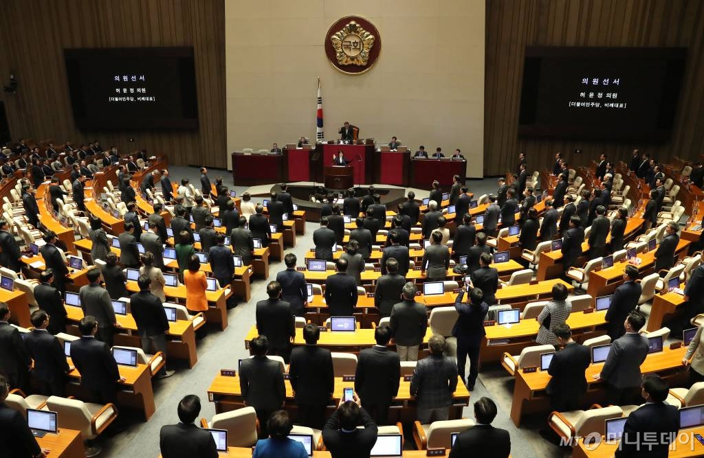 더불어민주당 허윤정 신임 의원이 18일 오전 서울 여의도 국회 본회의장에서 의원 선서하고 있다./사진=홍봉진 기자