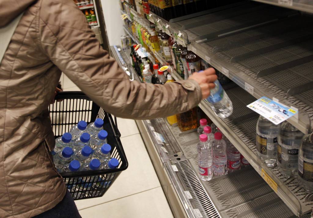 (기사와 직접 관련 없음) 생수 사재기 /사진=뉴시스