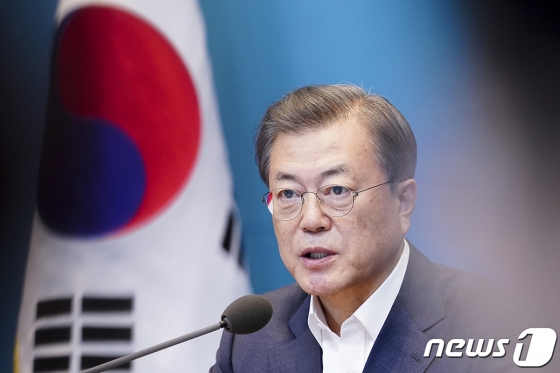 문재인 대통령이 24일 오후 청와대에서 열린 수석ㆍ보좌관회의에서 발언하고 있다. (청와대 제공) 2020.2.24/사진=뉴스1