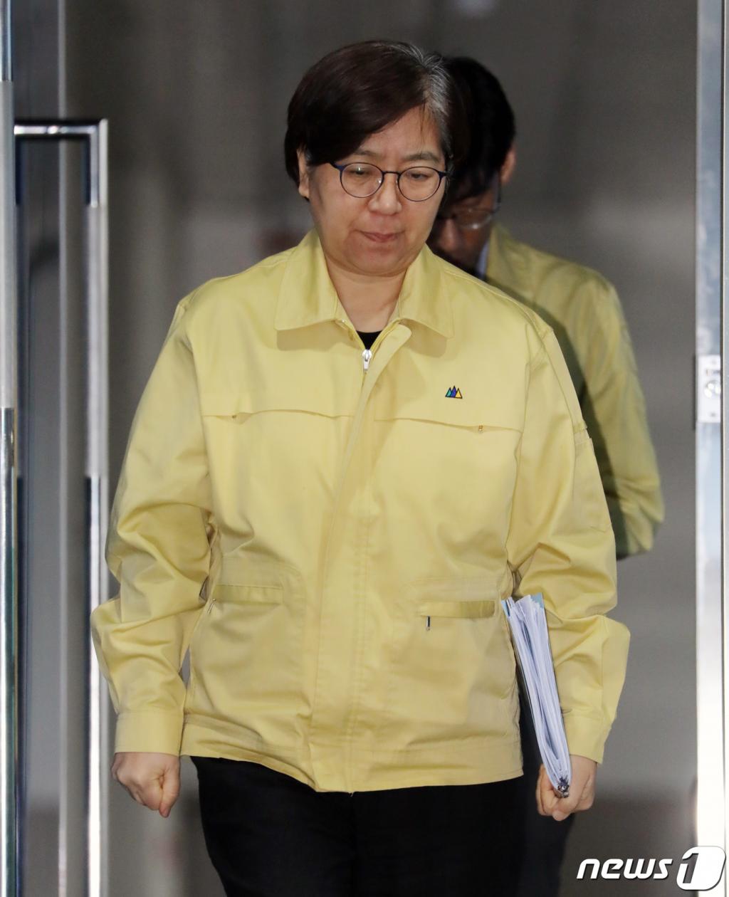 정은경 중앙방역대책본부장이 25일 충북 청주시 질병관리본부 브리핑실에서 열린 신종 코로나바이러스감염증(코로나19) 국내 발생 현황 브리핑에 참석하고 있다. /사진=뉴스1