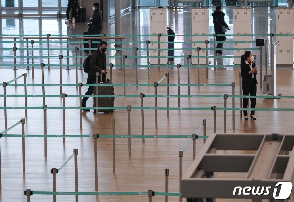신종 코로나바이러스 감염증(코로나19)의 국내 확산이 빠르게 진행되면서 자국민에 한국행 방문 자제를 권고하는 국가가 늘고 있다. /사진=뉴스1
