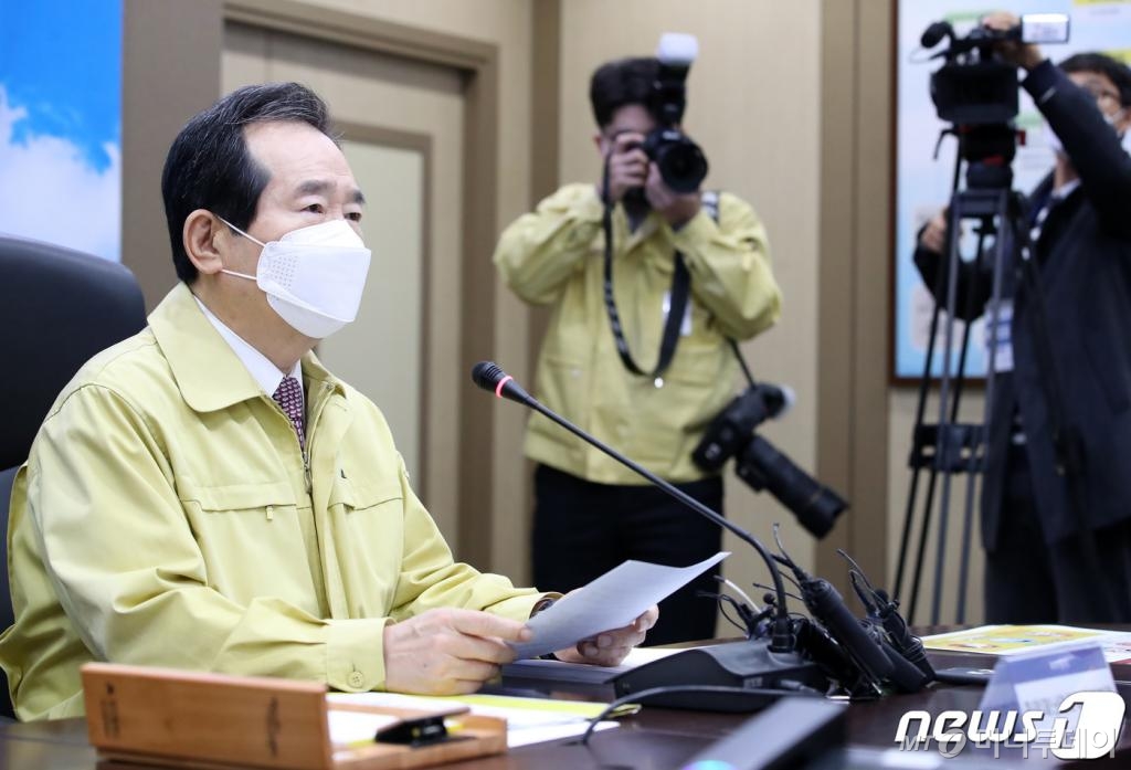 (대구=뉴스1) 공정식 기자 = 정세균 국무총리가 26일 오전 대구 중구 동인동 대구시청에서 열린 신종 코로나바이러스 감염증(코로나19) 대응 중앙재난안전대책본부 회의에 참석해 모두발언을 하고 있다. 2020.2.26/뉴스1 <저작권자 © 뉴스1코리아, 무단전재 및 재배포 금지>