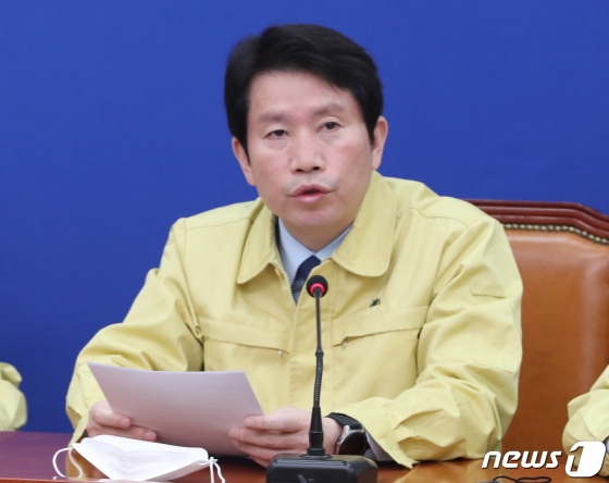 이인영 더불어민주당 대표가 26일 오전 서울 여의도 국회에서 열린 최고위원회의에서 모두발언을 하고 있다. /사진=뉴스1.