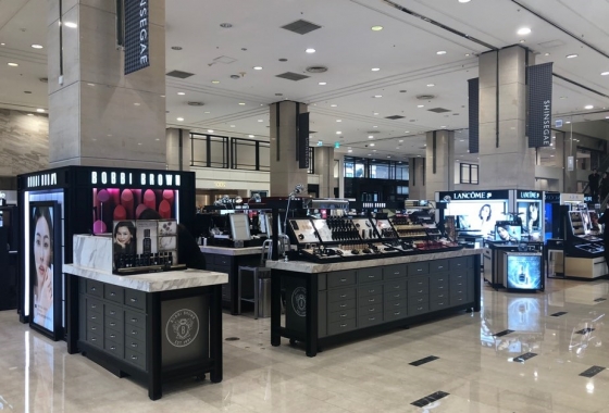 26일 신세계백화점 강남점 1층 화장품 코너. 내점객이 줄어 한산한 모습을 보이고 있다.