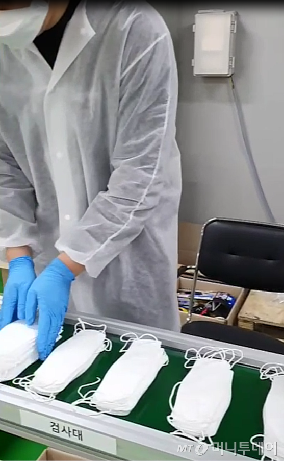 국세청이 28일부터 마스크 필터 제조사 12개에 대한 일제 점검에 나섰다. 일부에서 마스크 원재료 사재기까지 나타나고 있다는 지적에 따른 조치다. /사진제공=국세청