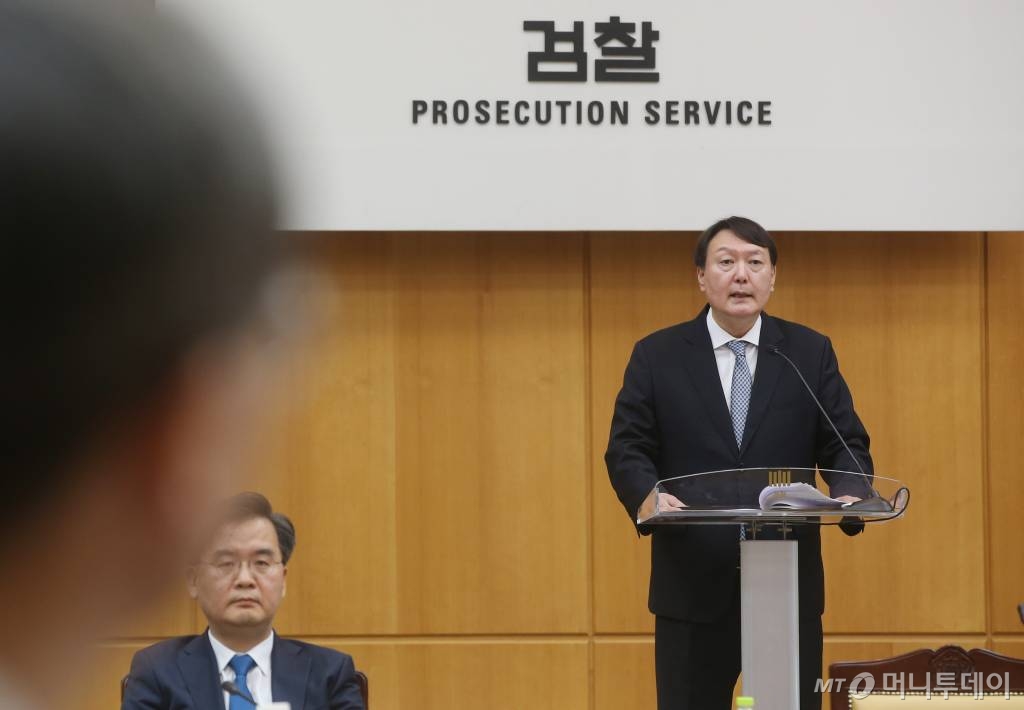 윤석열 검찰총장(오른쪽) /사진=강민석 기자