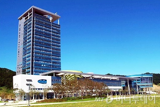 전라남도는 ‘코로나19’ 확산으로 어려움을 겪은 농어업인을 위해 농어촌진흥기금 운영자금 융자금 상환을 1년 유예한다. /사진제공=전라남도