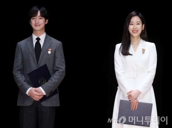 지난해인 2019년 제53회 납세자의 날에는 배우 이제훈과 서현진이 모범 납세자로 선정된 바 있다. 이들은 지난해 대통령 표창을 수상해 개인적인 영광을 안았다. / 사진=홍봉진 기자 honggga@