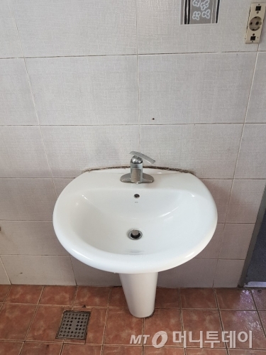 서울 양천구 소재 한 상가 화장실. /사진=정한결 기자.