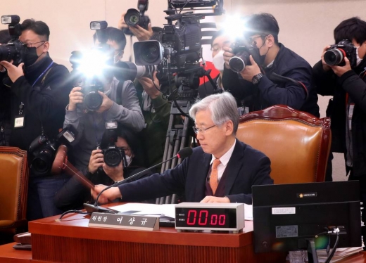 여상규 국회 법사위원장이 4일 오전 서울 여의도 국회에서 법제사법위원회 전체회의를 개회하고 있다. / 사진=홍봉진 기자