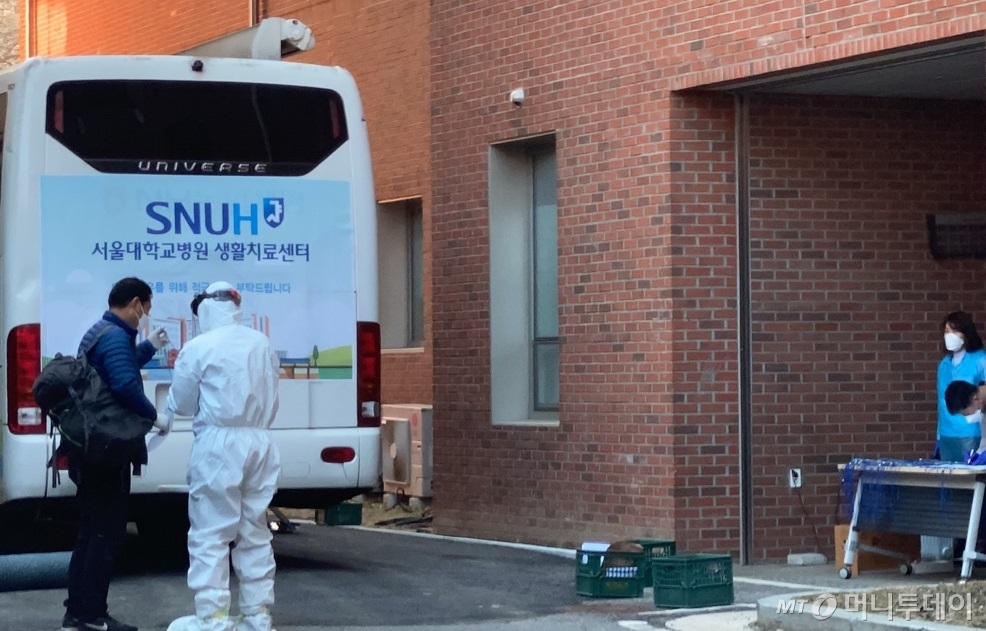 서울대병원은 3월 5일부터 대구.경북 코로나19 경증환자를 위한 생활치료센터의 첫 진료를 시작했다. / 사진제공=서울대병원