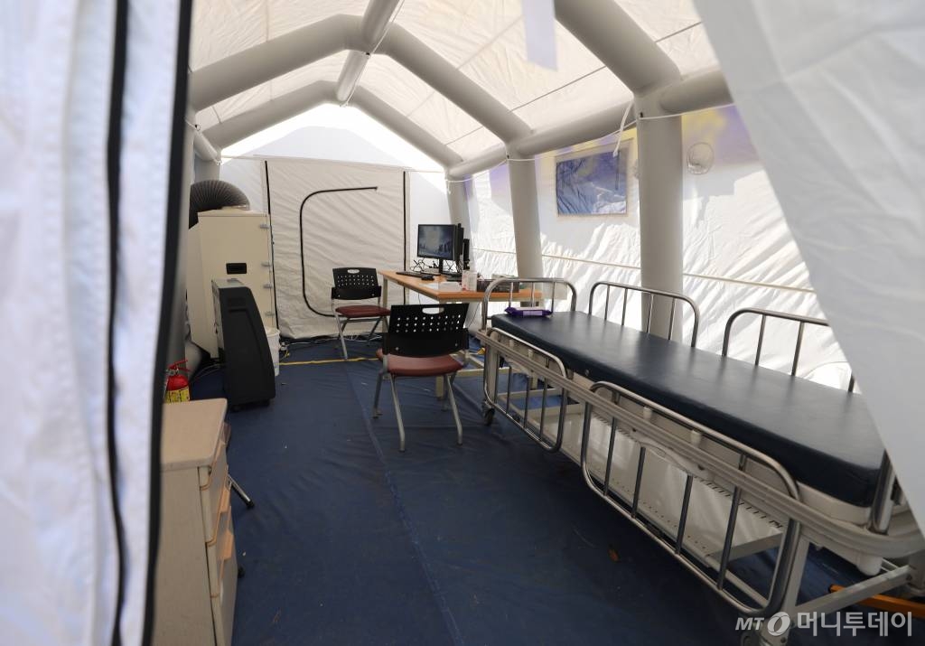 5일 경기 김포시 뉴고려병원에 마련된 신종 코로나바이러스 감염증(코로나19) 선별진료소의 모습. /사진공동취재단 / 사진=사진부 기자 photo@