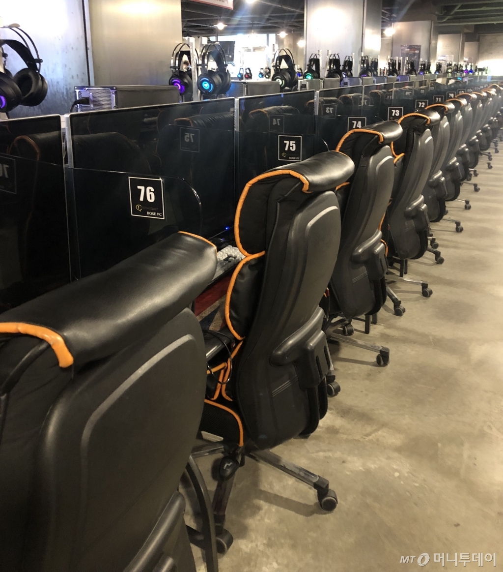 5일 오후 찾은 서울 성북구의 한 PC방. 빈 자리가 눈에 많이 띈다. /사진=강민수 기자