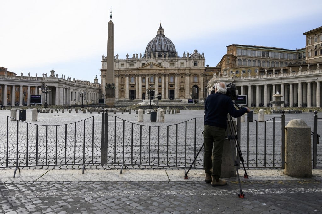 바티칸 성베드로 광장도 코로나19 우려에 출입금지 조치를 취했다. /AFPBBNews=뉴스1