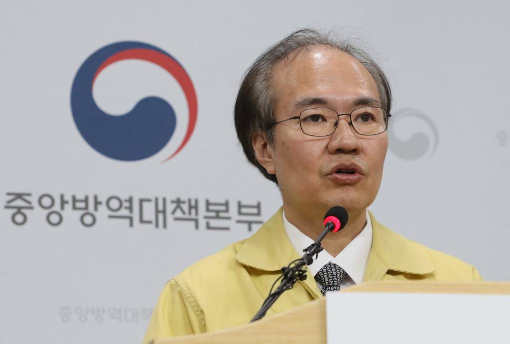 권준욱 중앙방역대책본부 부본부장이 5일 오후 충북 청주 질병관리본부에서 신종 코로나바이러스 감염증(코로나19) 국내 발생 현황에 대해 브리핑하고 있다. /사진=뉴시스