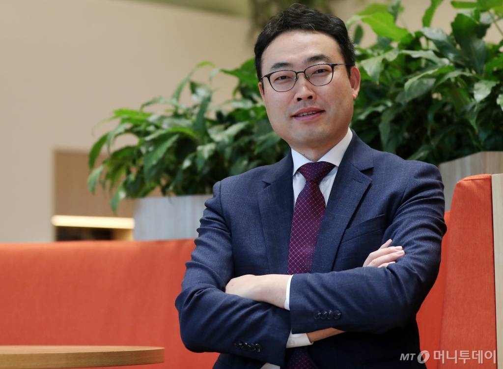 UNEP FI(유엔환경계획 금융이니셔티브) 한국대표를 맡고 있는 임대웅 에코앤파트너스 대표는 머니투데이와의 인터뷰에서 "현재 글로벌 차원의 논의에 대응하기 위한 체제 변화를 지금 당장 하더라도 결코 빠르다고 할 수 없다"며 "세계 무대에서 활동 중인 우리 주요 기업들은 이미 압박을 체감하고 있을 것"이라고 했다. / 사진=김창현 기자