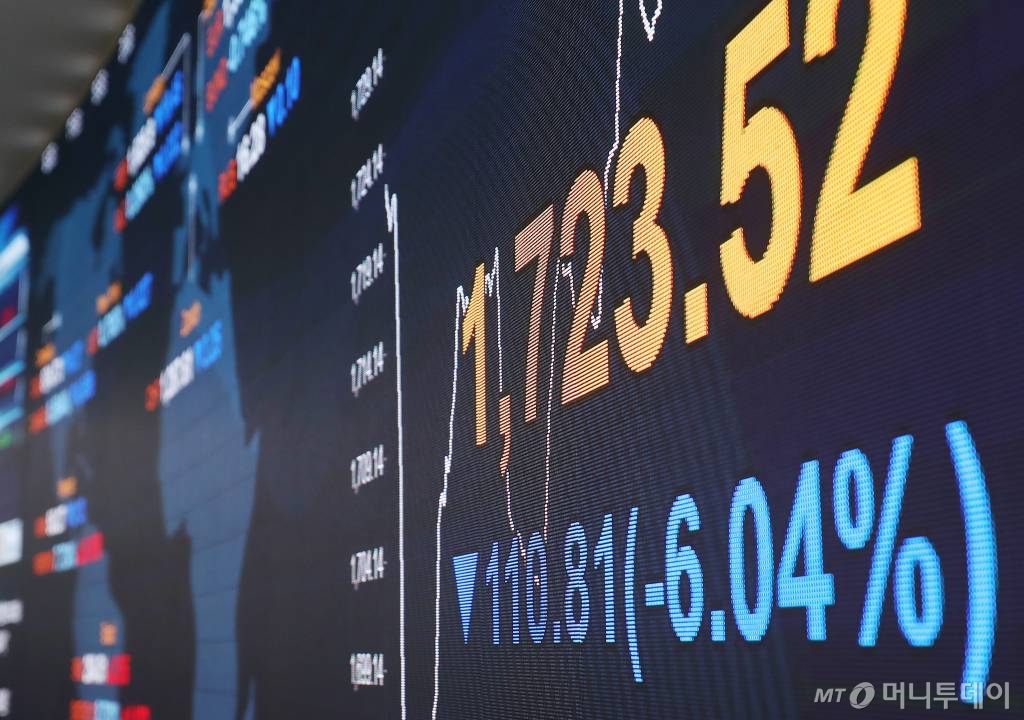  세계보건기구(WHO)가 코로나19에 대해 펜데믹(Pandemic)을 선언한 12일 서울 강서구 김포국제공항 국제선 청사가 한산한 모습을 보이고 있다. / 사진=이기범 기자 leekb@