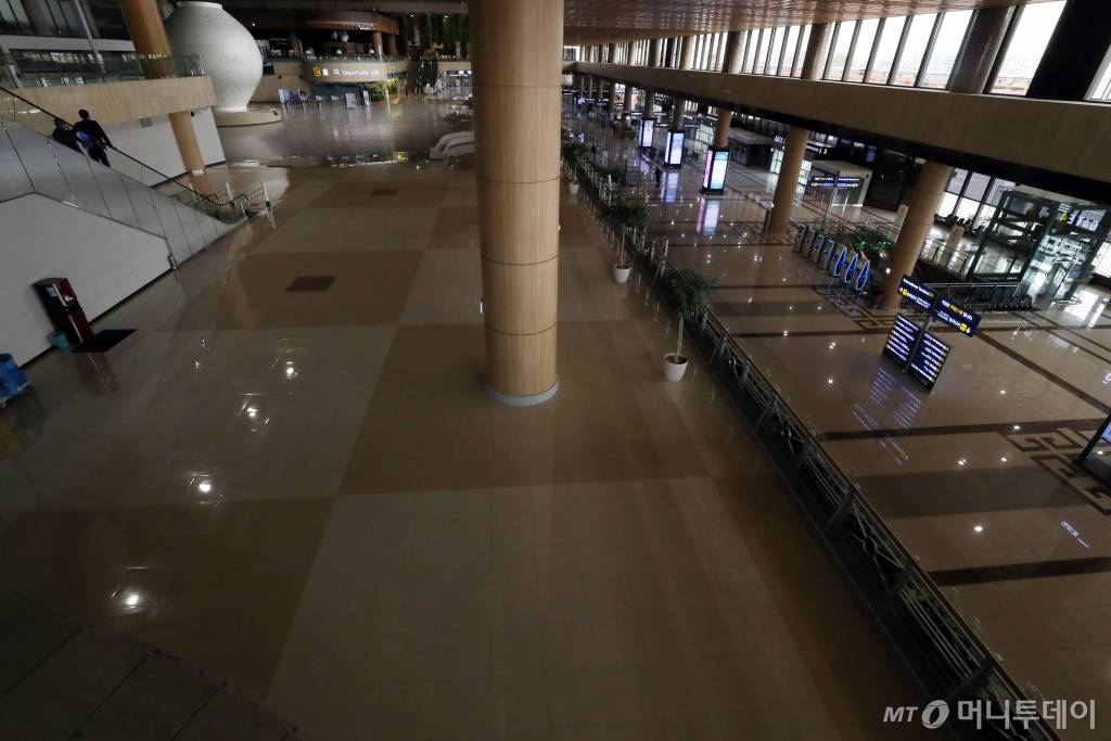 김용범 기획재정부 1차관이 9일 오전 서울 정부청사에서 '마스크 수급 안정화 대책 본격 시행' 관련 합동 브리핑에 참석하고 있다. / 사진=김휘선 기자 hwijpg@