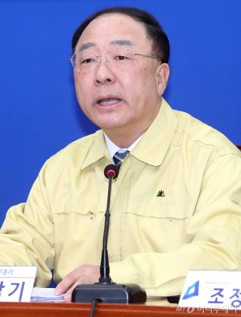  홍남기 경제부총리 겸 기획재정부 장관이 4일 오전 서울 여의도 국회에서 열린 제1차 코로나19 대응 당정청회의에서 발언하고 있다. / 사진=홍봉진 기자 honggga@