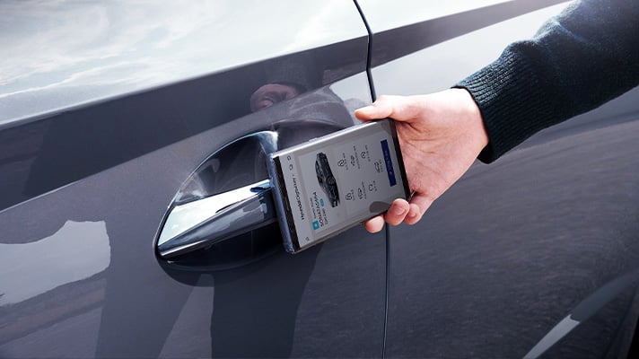 쏘나타 디지털키 사용 모습. /사진제공=HMG저널