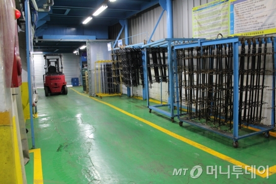 경기 안산 반월 도금일반 산업단지 내 D업체 내부 전경./사진=이재윤 기자