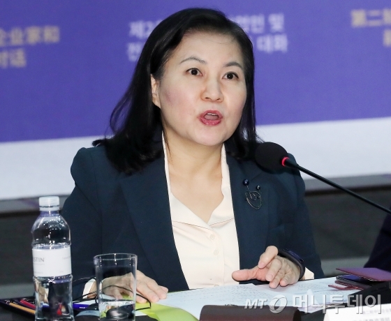  유명희 산업통상자원부 통상교섭본부장이 5일 오전 서울 중구 웨스틴조선호텔에서 열린 '제2회 한중 기업인 및 전직 정부 고위인사 대화'에 참석해 축사하고 있다. / 사진=김창현 기자 chmt@