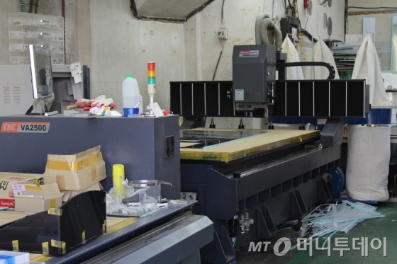 서울 중구 내 옥외광고 업체 내부 전경. /사진=이재윤 기자