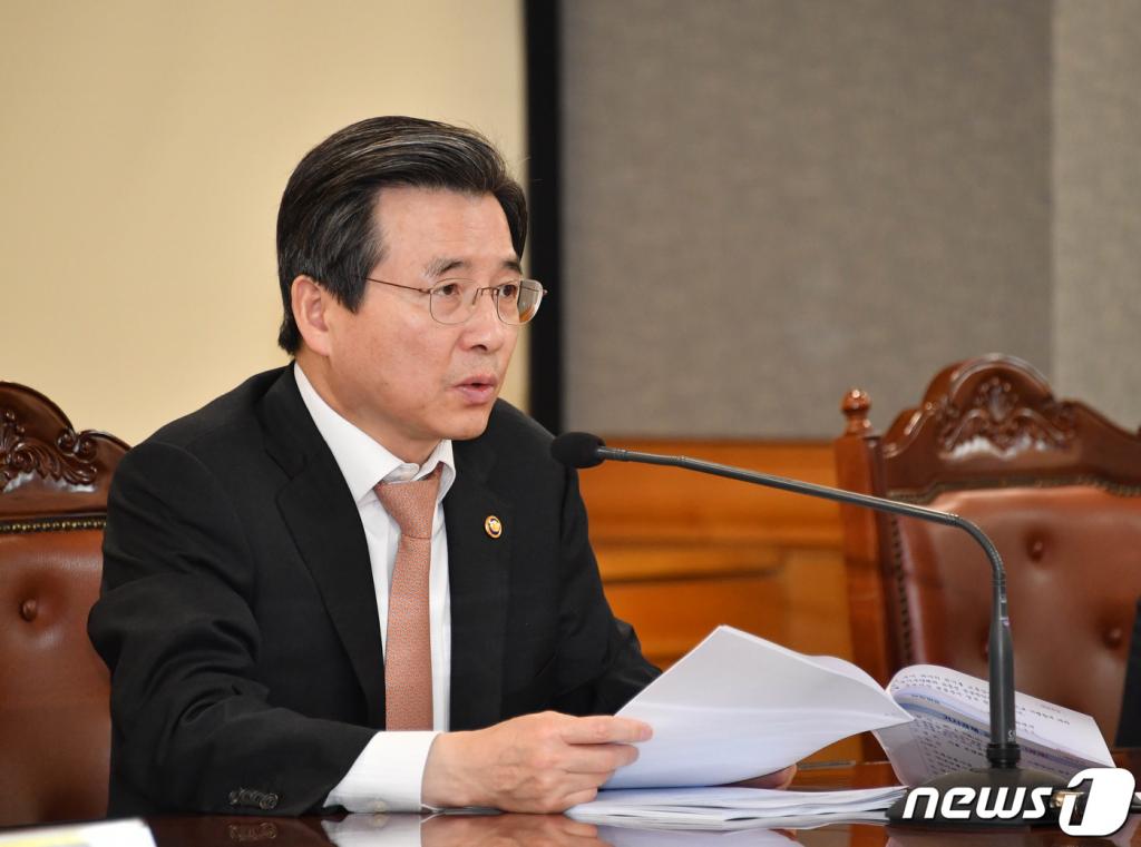 김용범 기획재정부 1차관이 3일 서울 중구 은행연합회에서 열린 '거시경제금융회의'에서 기간산업 지원방안을 마련하겠다고 밝혔다. /사진=뉴스1