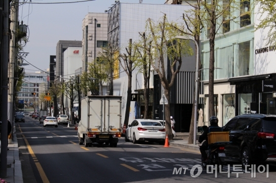 서울 종로구 삼청동에 위치한 상점들이 문을 닫은 모습. /사진=이재윤 기자
