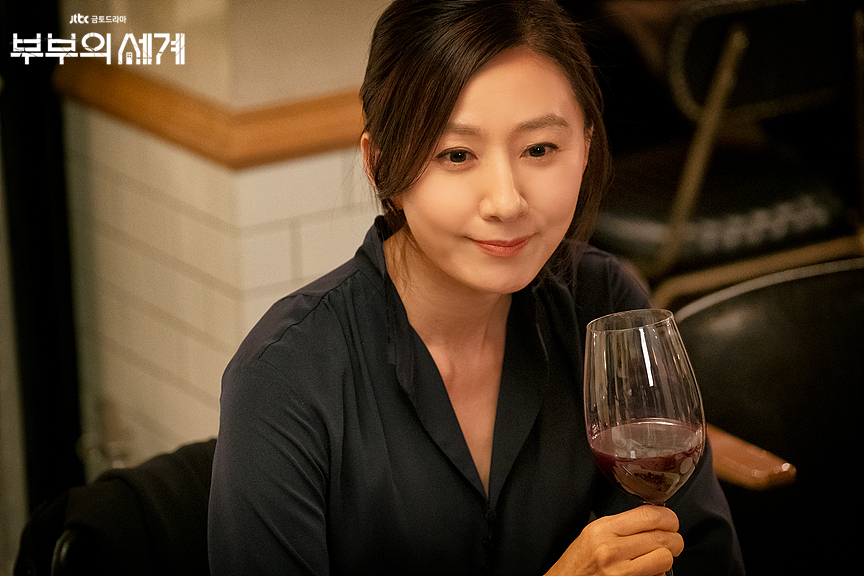 드라마 '부부의 세계'에서 이혼 과정에서 복잡한 심리 묘사로 시청자를 끌어모은 주인공 지선우 역의 김희애. /사진제공=JTBC